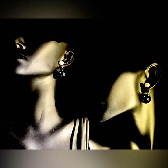 Tribal Handmade Yayoi Kusama Black White Polka Dots Pearl Ball-shaped Earrings - Picture 4 of 4